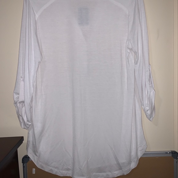 White top. - Picture 3 of 3